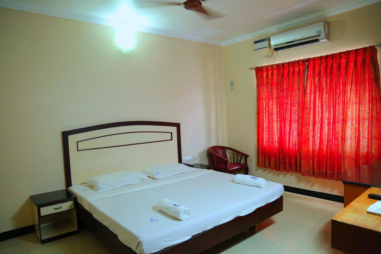 Hotel Vels Court Palni Exterior foto