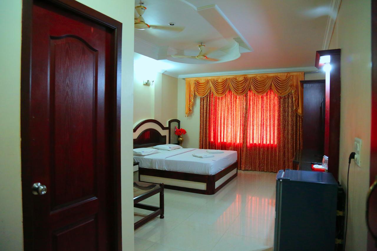 Hotel Vels Court Palni Exterior foto