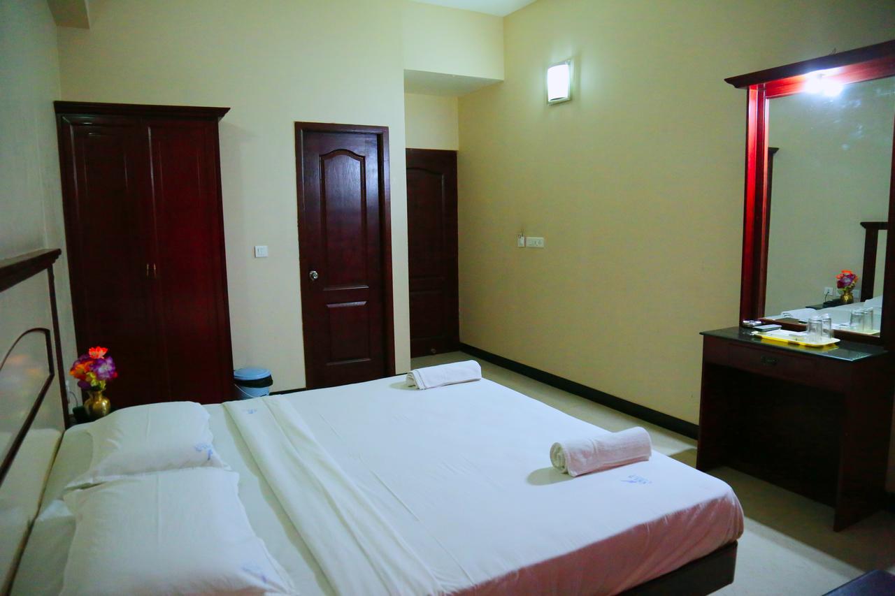 Hotel Vels Court Palni Exterior foto